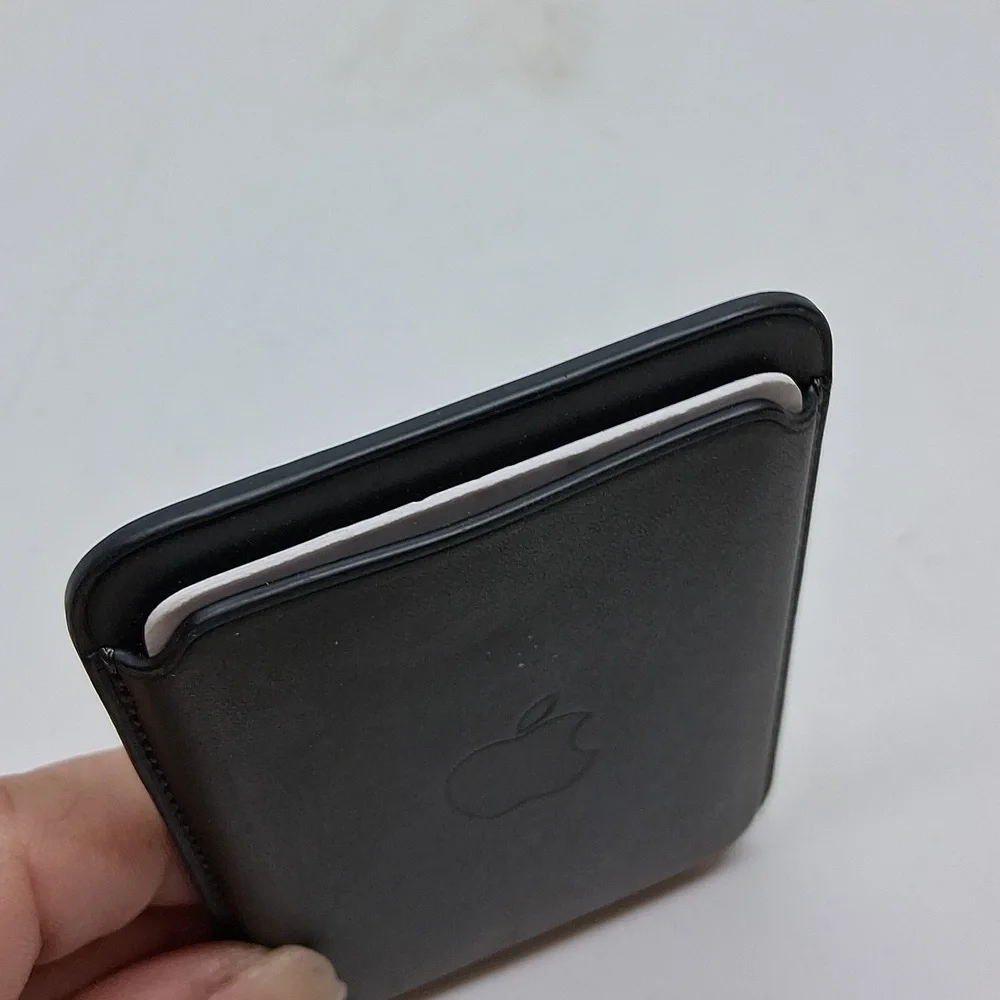 Apple iPhone Fine Woven Wallet with MagSafe - Black